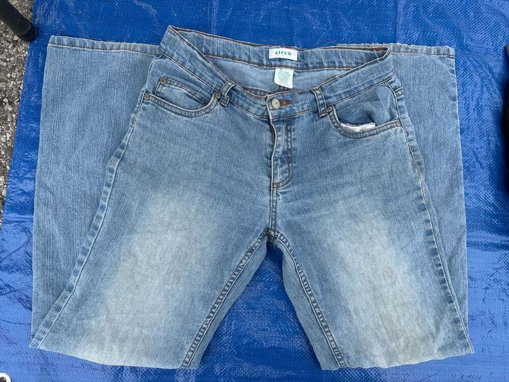 Circo Women's Slim Fit Light Wash Denim Jeans Size 14 Slim